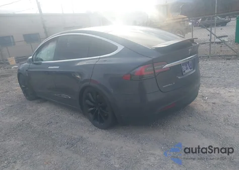 2018 Tesla Model X 100D/75D/P100D z USA, uszkodzony, nr VIN 5YJXCBE25JF139300